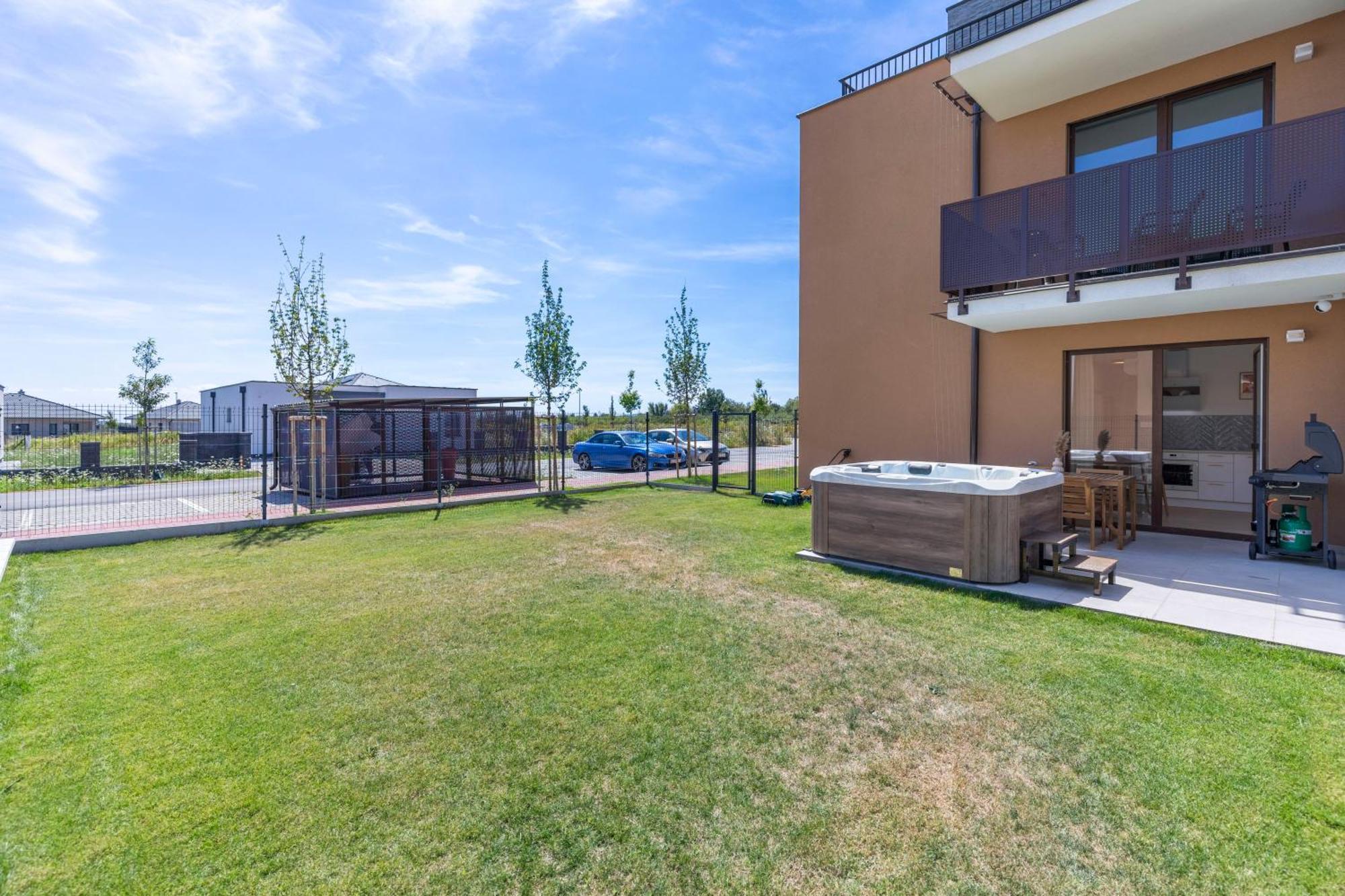 Boho Apt W Jacuzzi, Grill & Garden Modra Exteriér fotografie