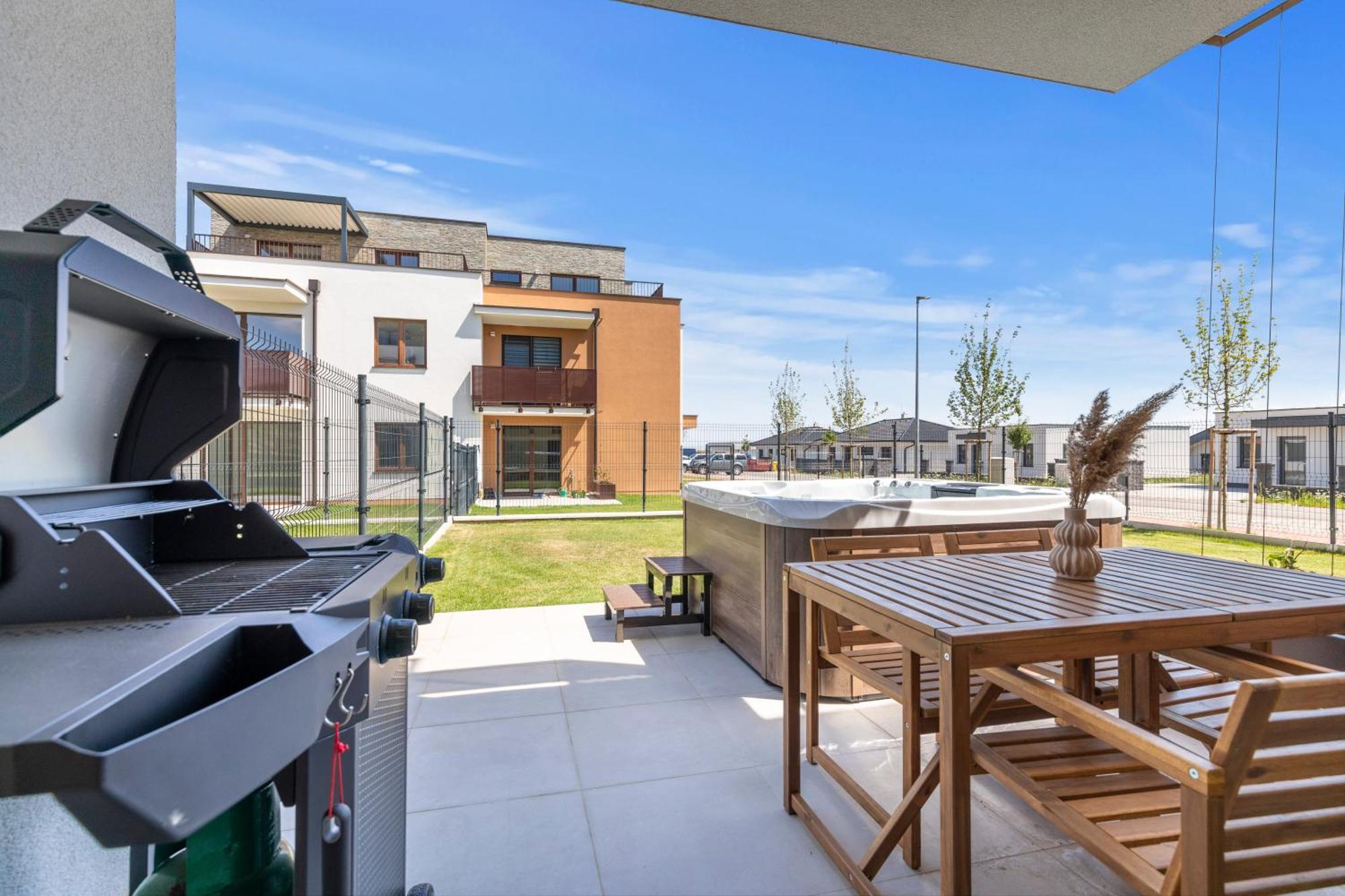 Boho Apt W Jacuzzi, Grill & Garden Modra Exteriér fotografie